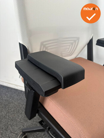 Haworth Comforto 59 - Wit netweave en Taupe zitting - Nieuw gestoffeerd - Kleur voetkruis naar keuze