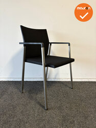 Giersberger vergaderstoel - Zwart bestaande stoffering met netweave rug