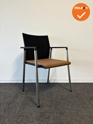 Giersberger vergaderstoel - Taupe bestaande stoffering met zwarte netweave rug