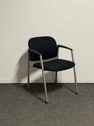 vergaderstoel - Ahrend 320 - Nieuwe zwarte stoffering - Zilvergrijs frame