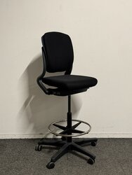 Ahrend 230 Baliestoel  - Medium rug - nieuwe zwarte stoffering - Zwart voetkruis