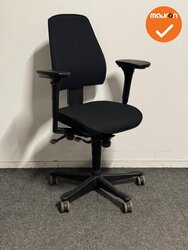 Refurbished Bureaustoel - Kinnarps 6000 medium rug - 4D armleggers - nieuwe zwarte stoffering