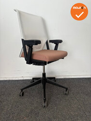 Haworth Comforto 59 - Wit netweave en Taupe zitting - Nieuw gestoffeerd - Kleur voetkruis naar keuze - Nieuwe armpads