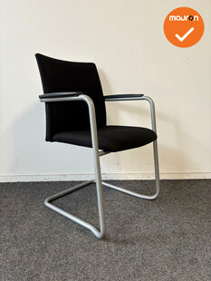 Comforto 5588 vergaderstoel - bestaand zwarte stoffering - grijs slede onderstel