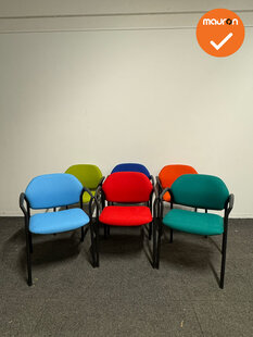 Ahrend 320 - Brede uitvoering - nieuwe stoffering - set van 6 stoelen