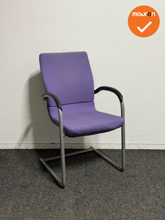 Ahrend 230 vergaderstoel - Zilvergrijs frame - Paarse stoffering met gestoffeerde rug
