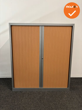 Roldeurkast - BASIC - 135x120x43cm - Zilvergrijs met kastanje kunststof deuren - inclusief sleutel