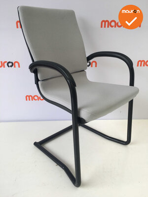 Ahrend 230 refurbished - Kleur frame naar keuze - Nieuwe stoffering in Lichtgrijs