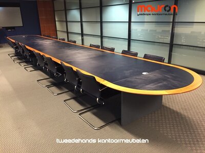 Luxe conferentietafel - Halfrond vormig - 900x150cm - Beuken met leer inleg