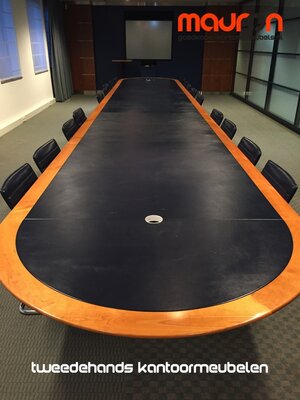 Luxe conferentietafel - Halfrond vormig - 900x150cm - Beuken met leer inleg