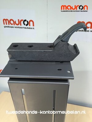 CPU / PC houder voor Ahrend 500 bureau