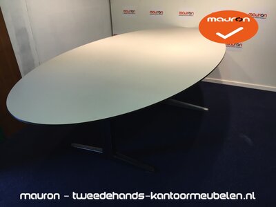 Ahrend vergadertafel - 260 x 120cm - ovaal - grijs