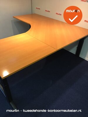 Ahrend hoekbureau - 200x200cm - Beuken - hout