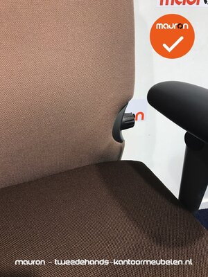 Herstofferen: Haworth Comforto 77 met hoofdsteun