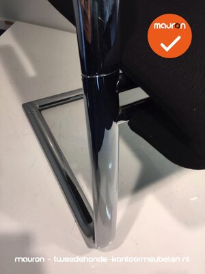 Vergaderstoel - Ahrend - A350 - hoog chrome frame - nieuwe zwarte stoffering