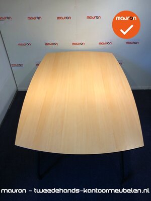 Vergadertafel - 180x115cm - tonvormig - beuken - volkern