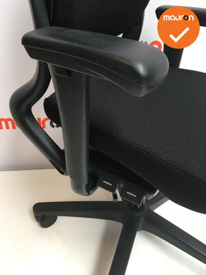 Ahrend 230 - medium rug - nieuwe stoffering
