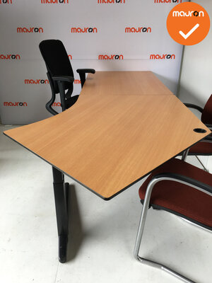 Ahrend hoekbureau - 256x113cm - Beuken volkern