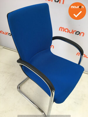 Ahrend 230 - Nieuwe blauwe stoffering - chroom frame