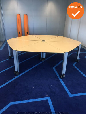 Ahrend vergadertafel - Ahorn - Wielen - Zilvergrijs onderstel