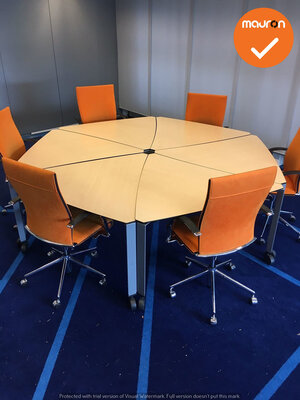 Ahrend vergadertafel - Ahorn - Wielen - Zilvergrijs onderstel
