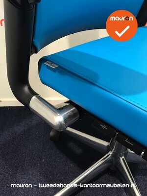 Ahrend 2020 - Hoge rug - zeeblauw kunstleer - NIEUWSTAAT
