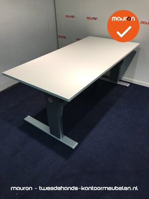Actiforce Pro 250 M el. Zit-Sta bureau - 140x80cm - NIEUW
