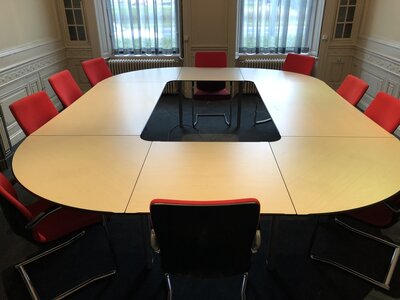 Ahrend Mehes vergadertafel - 340x260cm - halfrond - volkern - Ahorn