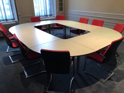 Ahrend Mehes vergadertafel - 340x260cm - halfrond - volkern - Ahorn