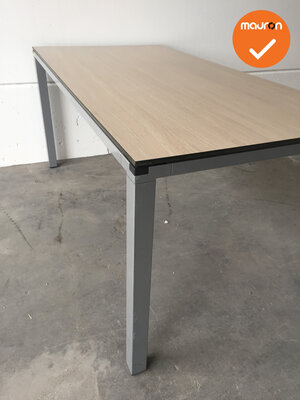 Ahrend vergadertafel - 160x80cm - Grijs eiken - 4 poots - Zilvergrijs frame