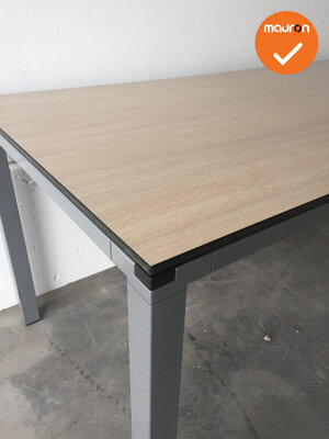 Ahrend vergadertafel - 160x80cm - Grijs eiken - 4 poots - Zilvergrijs frame