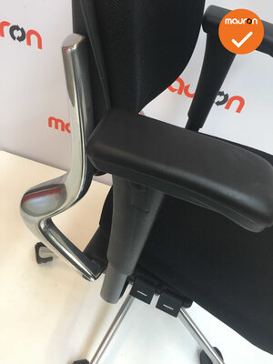 Ahrend 230 - hoge rug - nieuwe stoffering - Gepolijst aluminium voetkruis en rugbeugel