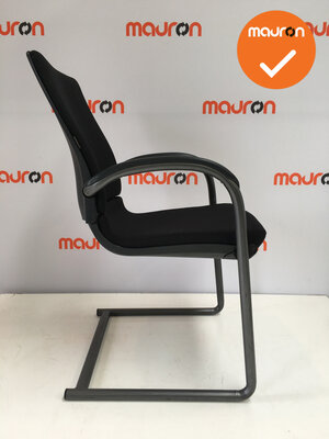 Ahrend 230 - Antraciet frame - Nieuwe stoffering in kleur naar keuze