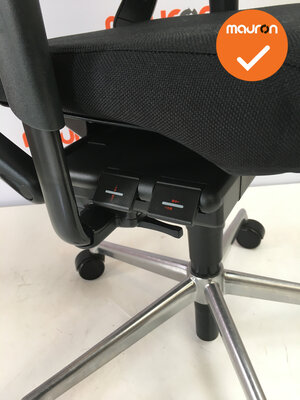 Ahrend 230 - hoge rug - nieuwe stoffering kleur naar keuze - Gepolijst aluminium voetkruis