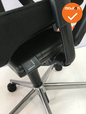 Ahrend 230 - hoge rug - nieuwe stoffering kleur naar keuze - Gepolijst aluminium voetkruis