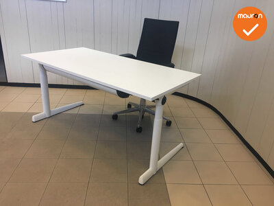 Ahrend 500 bureau - 180x80cm - wit - melamine - refurbished