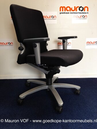 Herstofferen: Haworth Comforto 77 bureaustoel