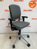 Ahrend 230 - medium rug - lichtgrijze stoffering - Gepolijst voetkruis en rugbeugel