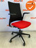 Ahrend 2020 - refurbished - zwart gestoffeerde hoge rug - hergestoffeerde rode zitting - Zwart voetkruis - Zonder lendesteun