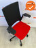 Ahrend 2020 - refurbished - zwart gestoffeerde hoge rug - hergestoffeerde rode zitting - Zwart voetkruis - Zonder lendesteun