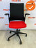 Ahrend 2020 - refurbished - zwart gestoffeerde hoge rug - hergestoffeerde rode zitting - Zwart voetkruis - Zonder lendesteun
