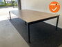 Vergadertafel - 4-poots - 320x160cm - met zwart onderstel - bestaand uit 2 bladen - inclusief Oak Medium melamine blad - 12 persoons