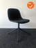 Design Vergaderstoel - Muuto Fiber - Met zwarte stoffering- Met zwart onderstel