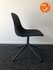 Design Vergaderstoel - Muuto Fiber - Met zwarte stoffering- Met zwart onderstel