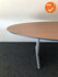 Ahrend 500 vergadertafel - Ovaal - 200x100cm - Kastanje - Trespa Volkern - Antraciet onderstel