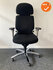 Haworth Comforto 77 met hoofdsteun - bestaande zwarte stoffering - chroom voetkruis - Inclusief kunstleren armpads