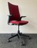 Ahrend 2020 bureaustoel - refurbished - rode stoffering - inclusief lendesteun - hoge rug - zwart voetkruis