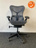 Herman Miller - Mirra - Graphite - Blauwe rugleuning - Zwart voetkruis