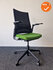 Ahrend 2020 bureaustoel - refurbished - Groene stoffering - inclusief lendesteun - hoge netweave rug - voetkruis naar keuze - Inclusief lendesteun