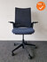 Ahrend 2020 bureaustoel - refurbished - Donkerblauwe stoffering - inclusief lendesteun - hoge netweave rug - voetkruis naar keuze - Inclusief lendesteun